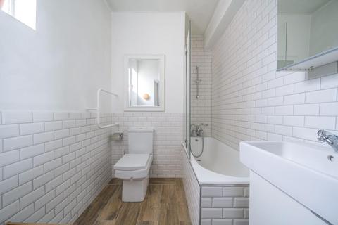 Studio for sale, Palace Gardens Terrace, Kensington, London, W8