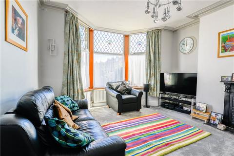 10 Beechroyd Terrace, Bingley, BD16 1EJ