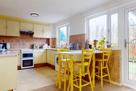 3 bedroom terraced house for sale, Turnmill Avenue, Springfield, Milton Keynes