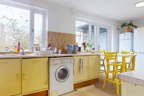 3 bedroom terraced house for sale, Turnmill Avenue, Springfield, Milton Keynes