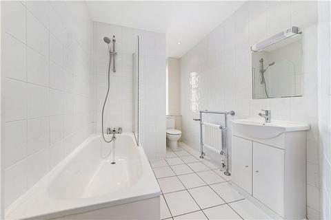 Studio to rent, Hill Street, London, W1J