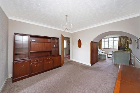 4 bedroom chalet for sale, Wellington Avenue, Chingford