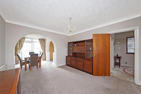 4 bedroom chalet for sale, Wellington Avenue, Chingford