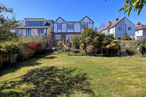 65 High Road, Rayleigh, SS6 7SE