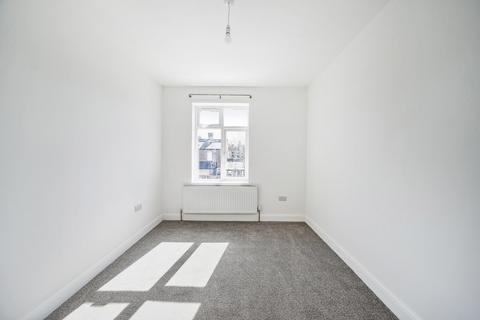 27 Chiltern View Road, Uxbridge, UB8 2PE
