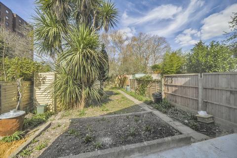 27 Chiltern View Road, Uxbridge, UB8 2PE