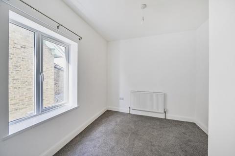 27 Chiltern View Road, Uxbridge, UB8 2PE