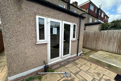 167 Glenfarg Road, London, SE6 1XW