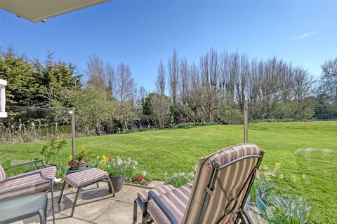 2 bedroom apartment for sale, Fairlawns, Colbert Avenue, Thorpe Bay, Essex, SS1