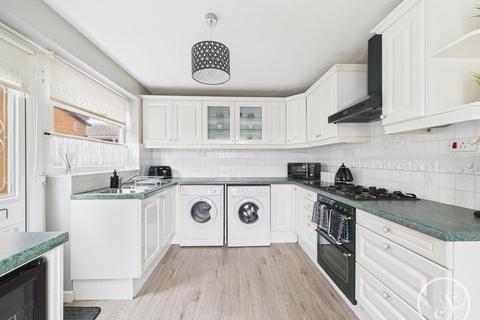 11 Bamburgh Close, Leeds, LS15 8UQ