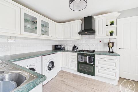 11 Bamburgh Close, Leeds, LS15 8UQ