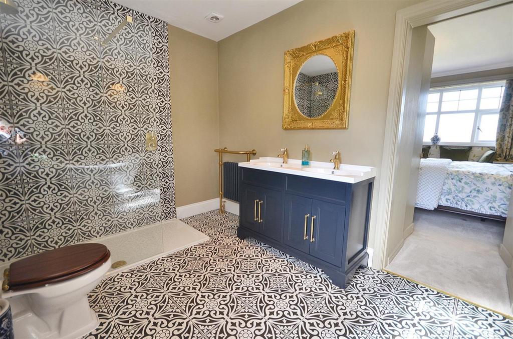 En-Suite Bathroom