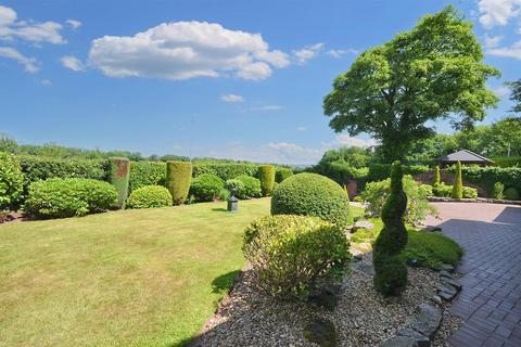 4 bedroom detached house for sale, Meadow Lane, Fulford