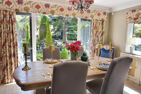 4 bedroom detached house for sale, Meadow Lane, Fulford