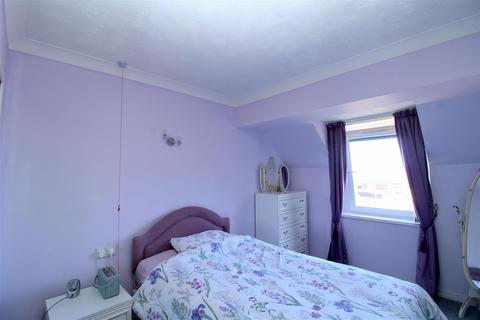 2 bedroom retirement property for sale, Marine Parade, Seaford