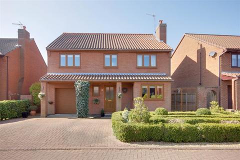 4 bedroom detached house for sale, Village Farm Close, Newport