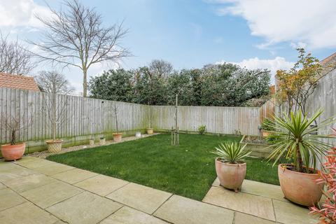 undefined, Chain Free in Weybourne