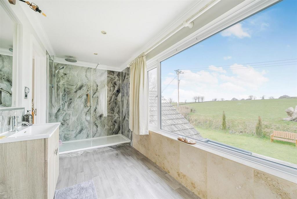 En-suite to Master Bedroom