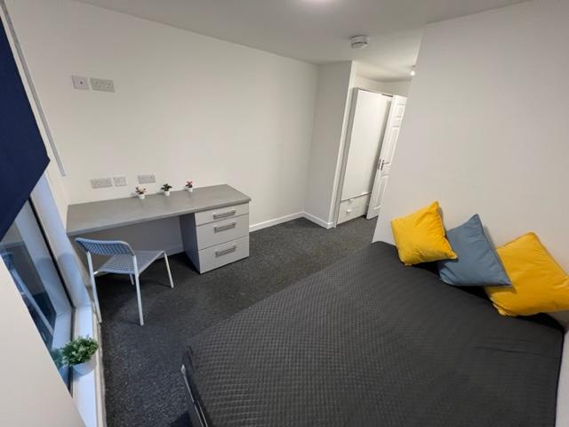 Room B (Available)