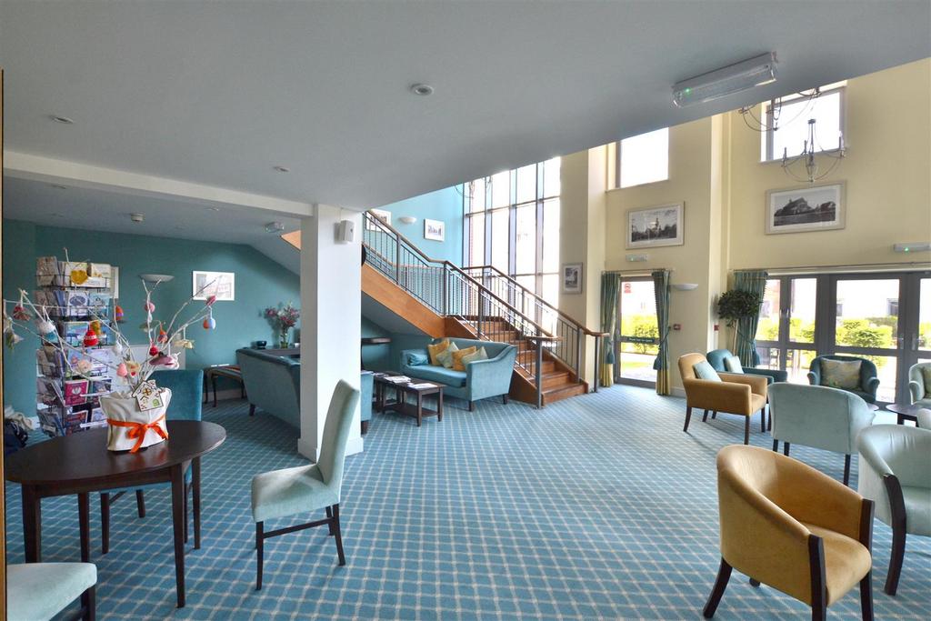 Communal Lounge 1.JPG