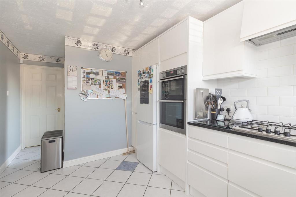 Kitchen 1-4.jpg