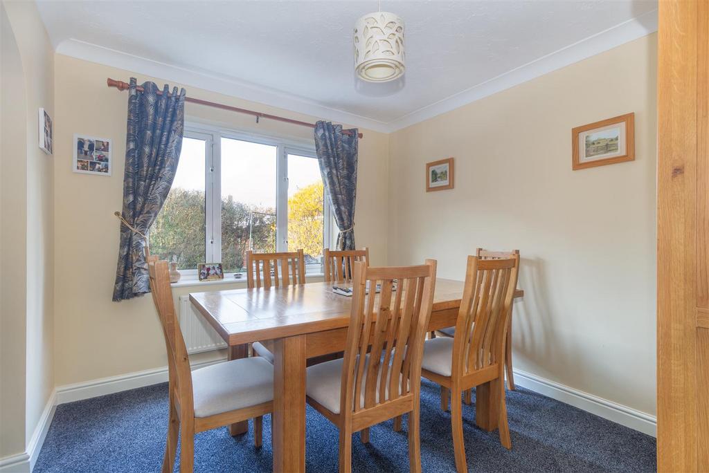 Dining room 1-1.jpg
