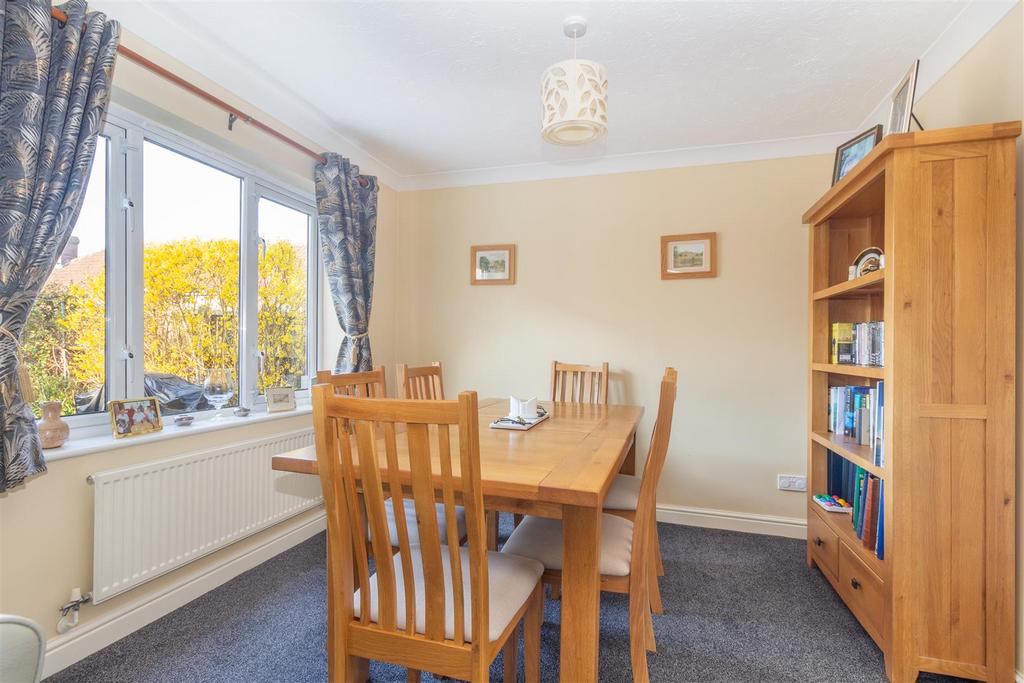 Dining room 1-2.jpg
