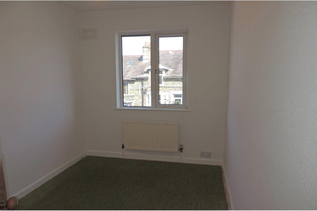 Small bedroom.jpg