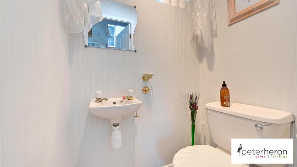 Cloakroom/WC