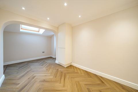 Flat 1, 18 Mosslea Road, London, SE20 7BW