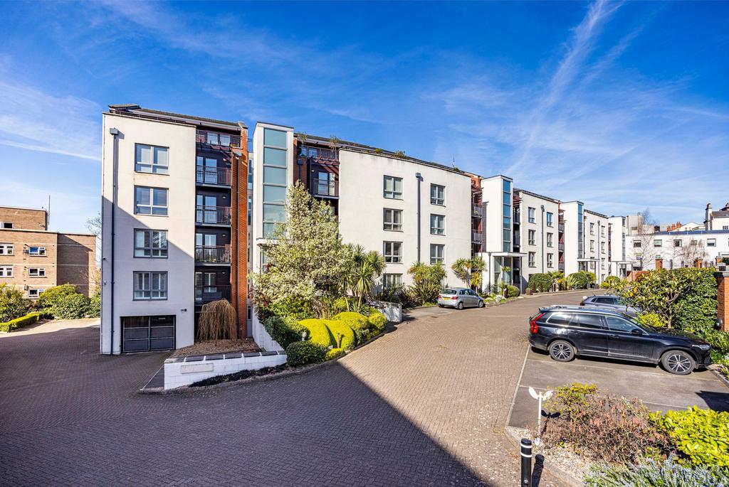 2 bedroom flat for sale