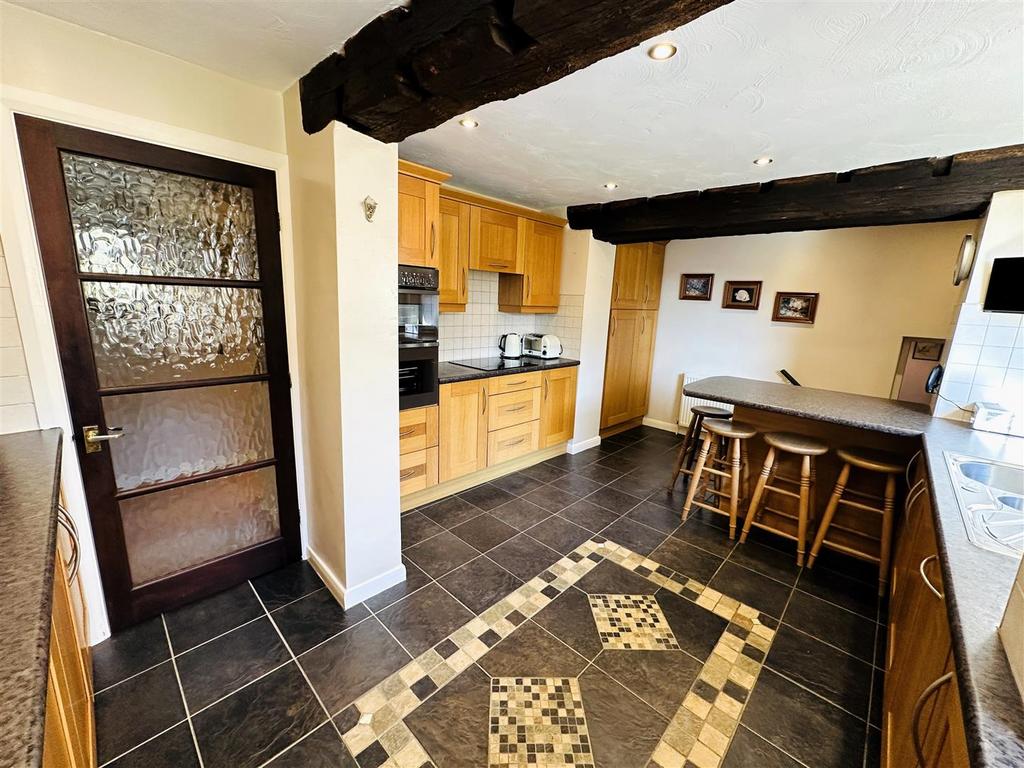 Kitchen1.jpg