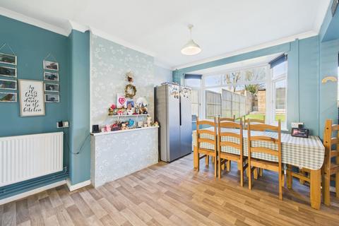 28 Lynton Avenue, Northampton, NN2 8LX