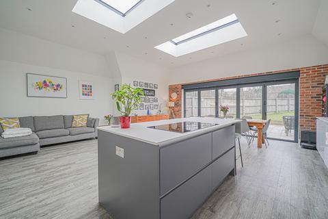 4 bedroom semi-detached house for sale, Lodge Road, Knowle, B93