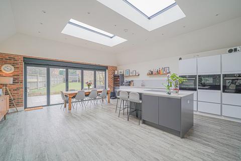 4 bedroom semi-detached house for sale, Lodge Road, Knowle, B93
