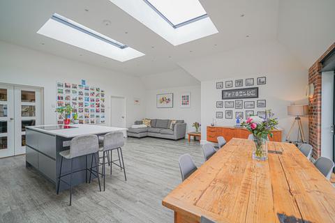 4 bedroom semi-detached house for sale, Lodge Road, Knowle, B93