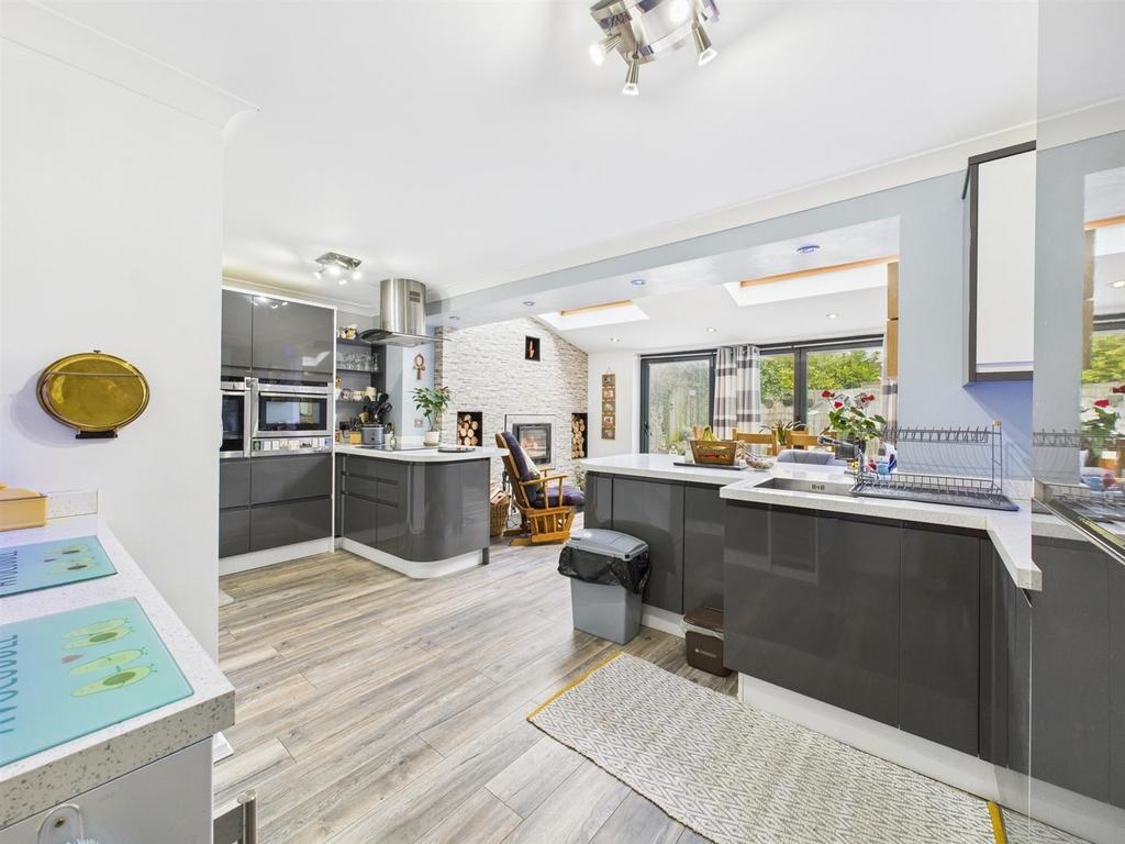 Kitchen: