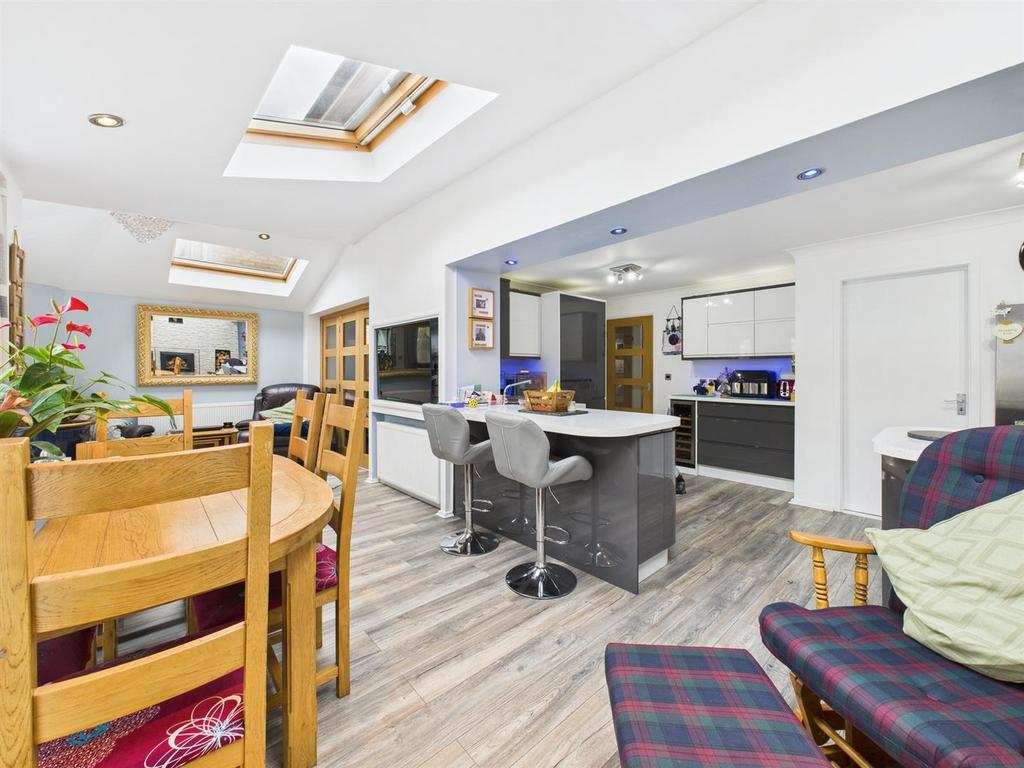Kitchen: