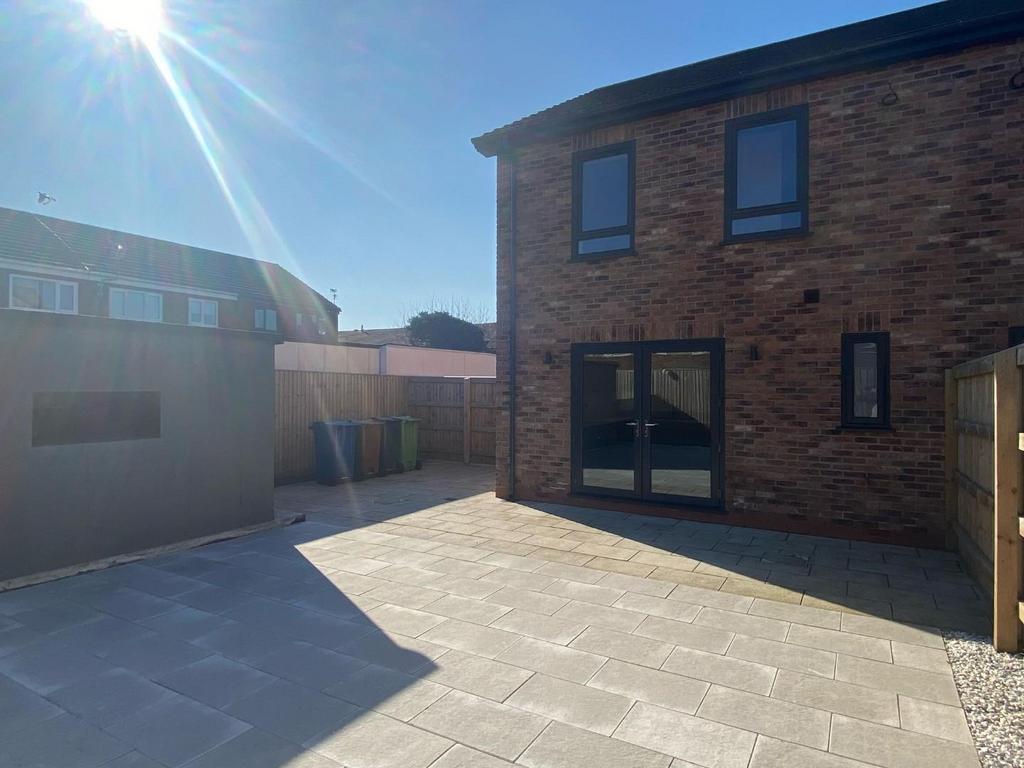 Back garden 4.jpg