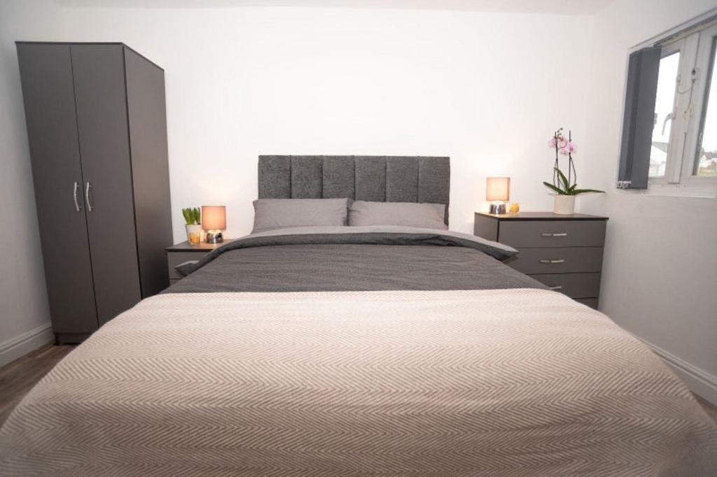 Experience comfort in this stylish double bedro...