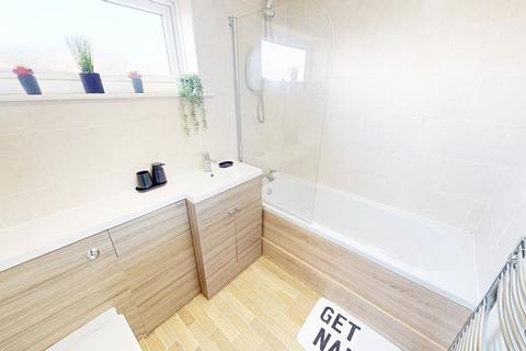 1 bedroom flat to rent, Redstock Close, Westhoughton, BL5