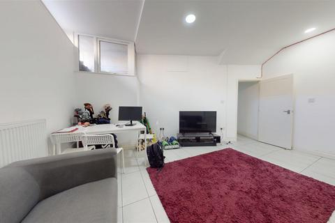 3 bedroom flat to rent, Harrow Road, Kensal Green NW10