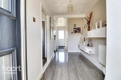 31 Holyrood Drive, Minster On Sea, Sheerness, ME12 3NA