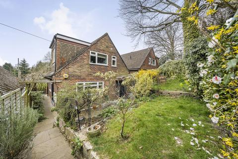 2 Barrens Close, Woking, GU22 7JZ