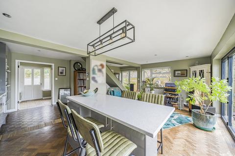 2 Barrens Close, Woking, GU22 7JZ