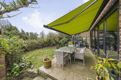 2 Barrens Close, Woking, GU22 7JZ