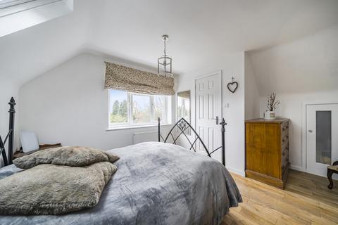 2 Barrens Close, Woking, GU22 7JZ