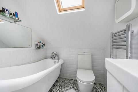 2 Barrens Close, Woking, GU22 7JZ