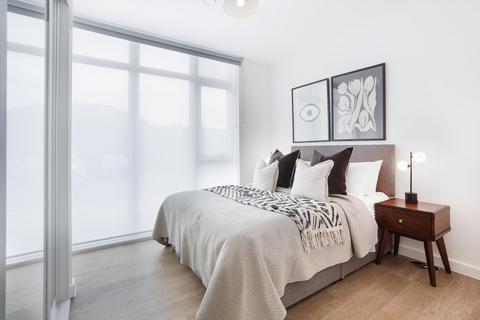2 bedroom flat to rent, Station Avenue, Walton-on-Thames, Surrey, KT12