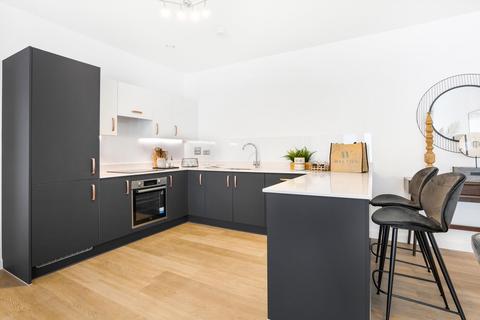 2 bedroom flat to rent, Station Avenue, Walton-on-Thames, Surrey, KT12